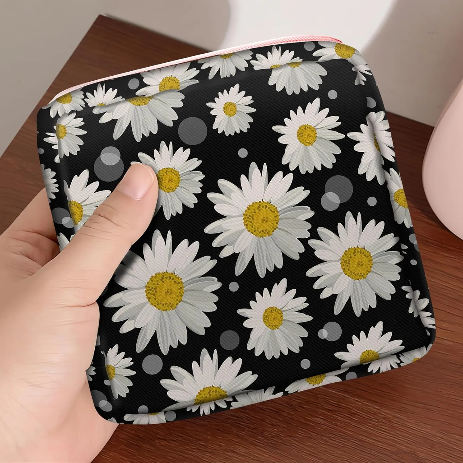 Travel Makeup Bag, Cute Cosmetic Bag Toiletry Bag for Women, Mini Make Up Pouches, Purse Cosmetic Organizer Cute Daisy
